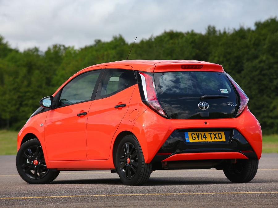  Toyota Aygo x-cite 5-Door 2014 года  (UK) (фото 13 из 18)
